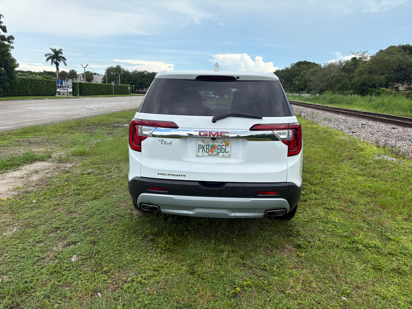 2023 GMC ACADIA FWD SLE