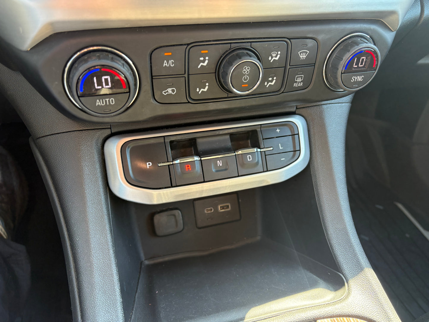 2020 GMC ACADIA FWD SLE