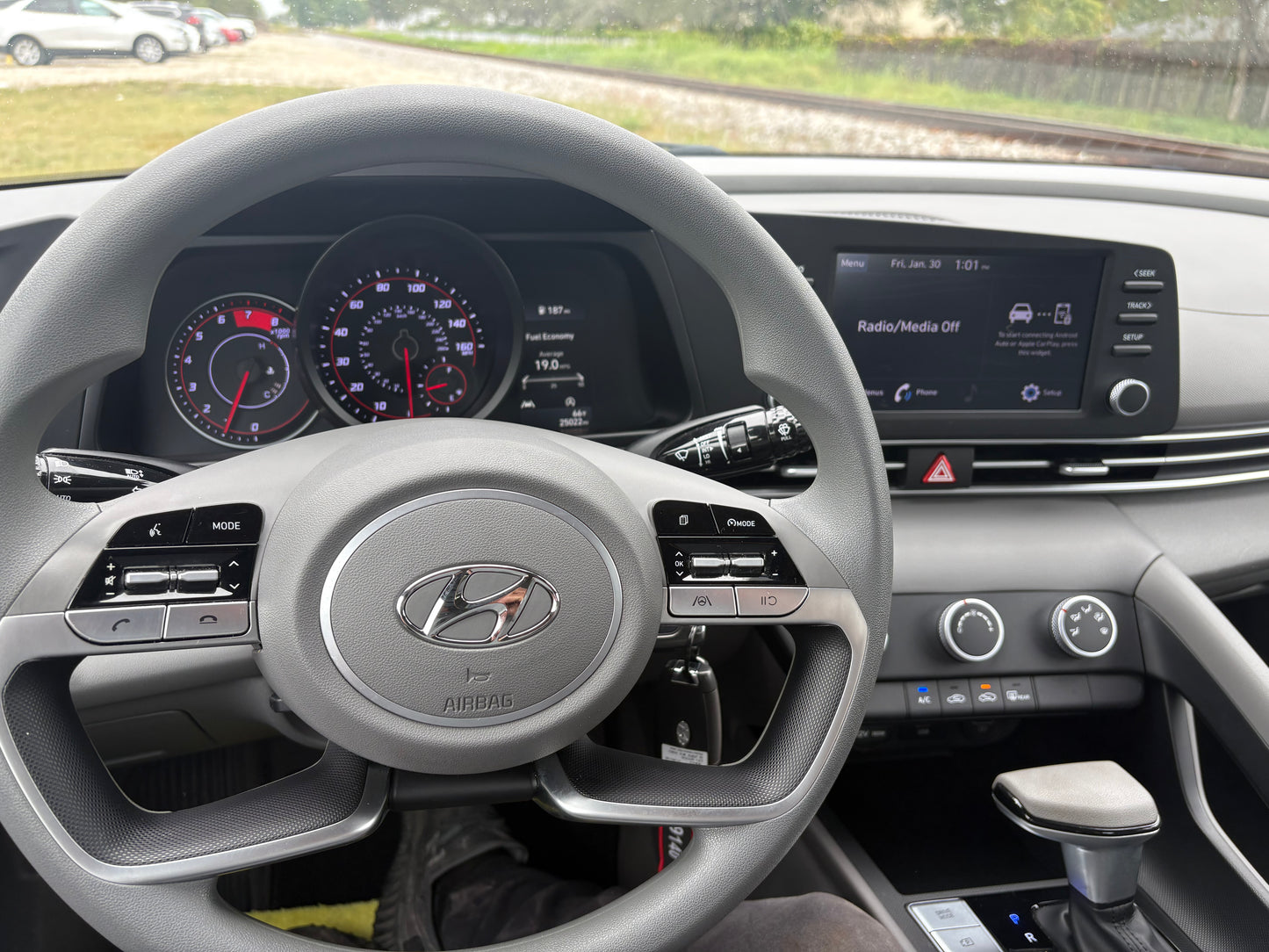 2023 HYUNDAI ELANTRA SE