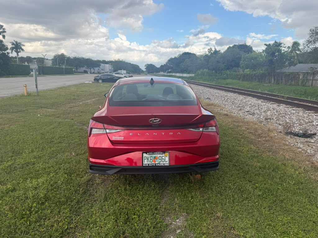2022 HYUNDAI ELANTRA SE