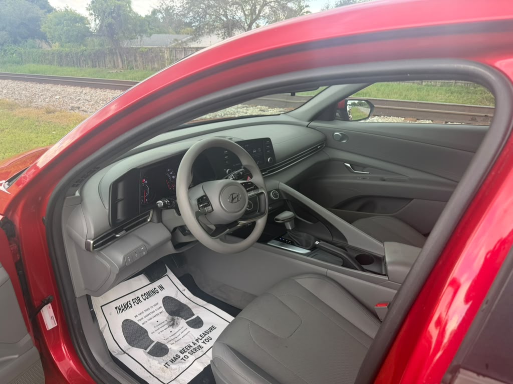 2022 HYUNDAI ELANTRA SE
