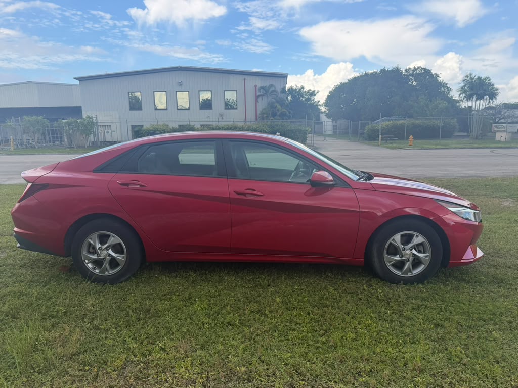 2022 HYUNDAI ELANTRA SE