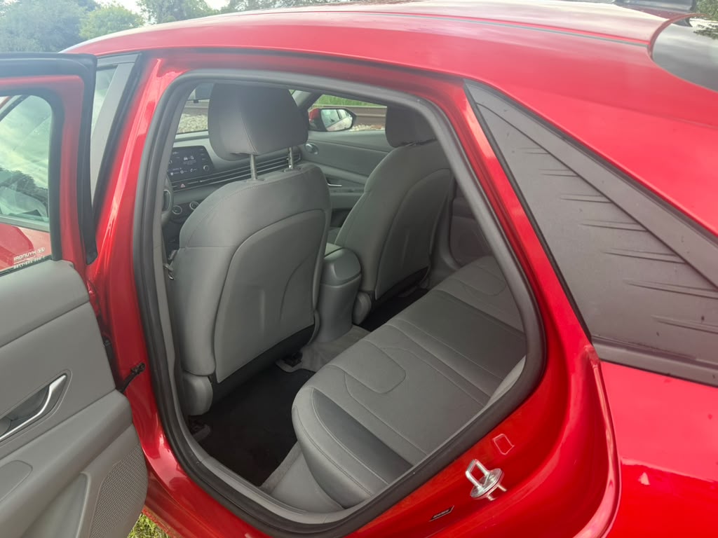 2022 HYUNDAI ELANTRA SE