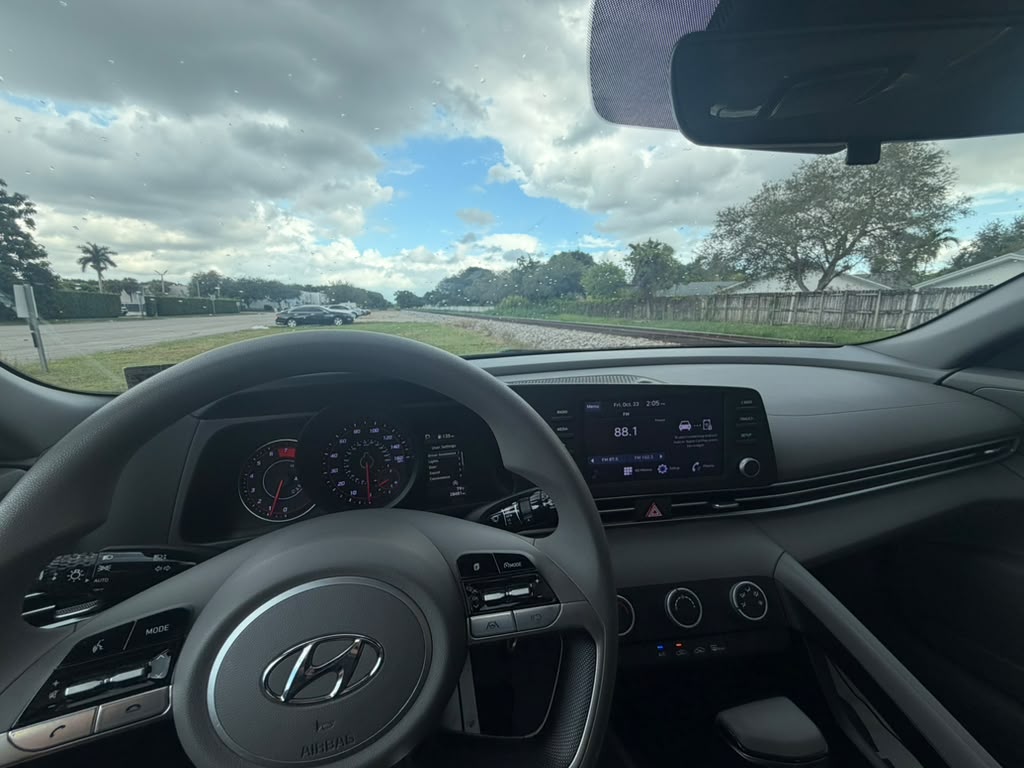 2022 HYUNDAI ELANTRA SE